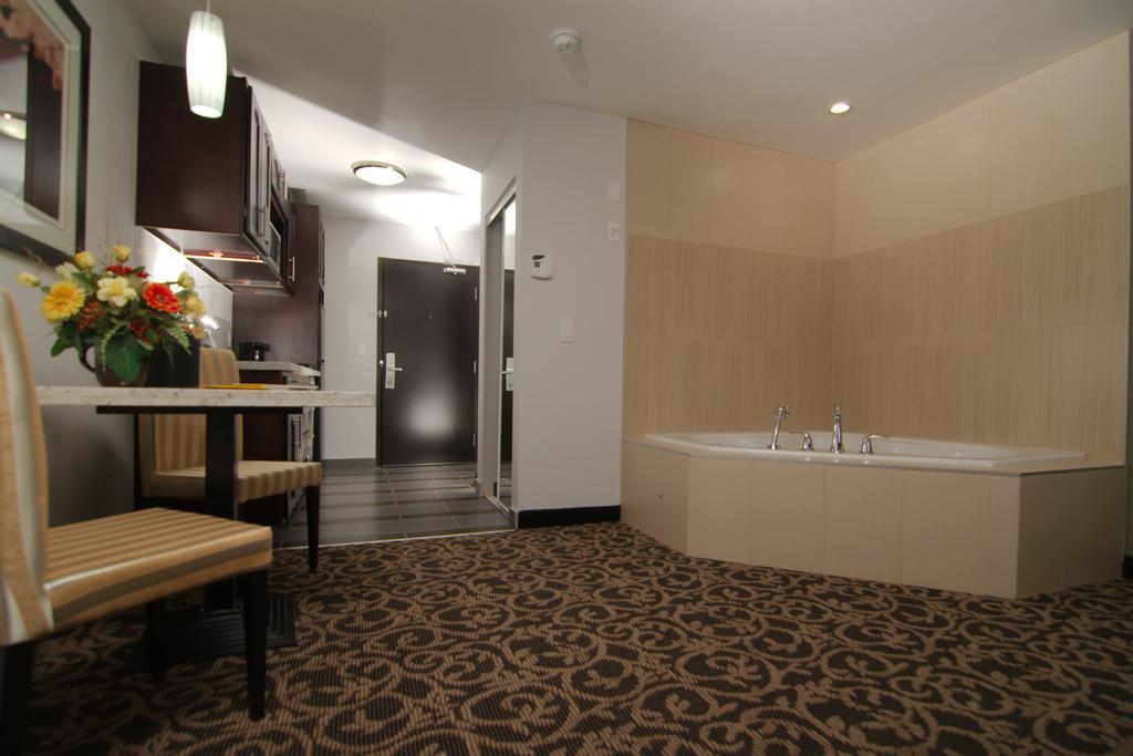 Paradise Inn And Suites Redwater Εξωτερικό φωτογραφία
